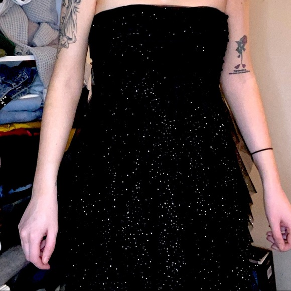 JOLIE Short fancy sparkly Black dress. Could be used for a grad/bridesmaid dress - Picture 1 of 6